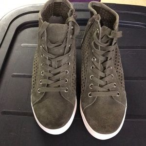 NWOT Army green STEVE MADDEN high top sneakers